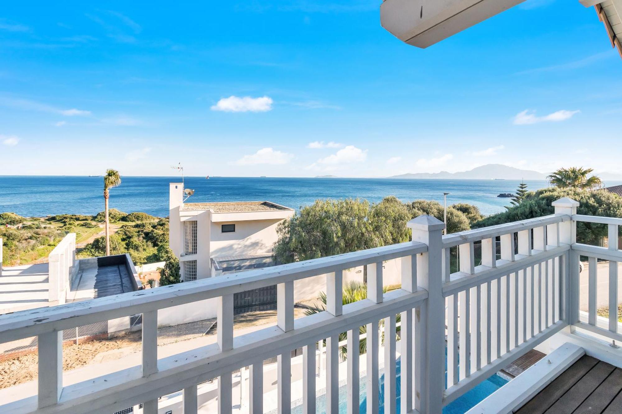 Increible Villa De Madera Con Vistas Al Mar 阿尔赫西拉斯 外观 照片
