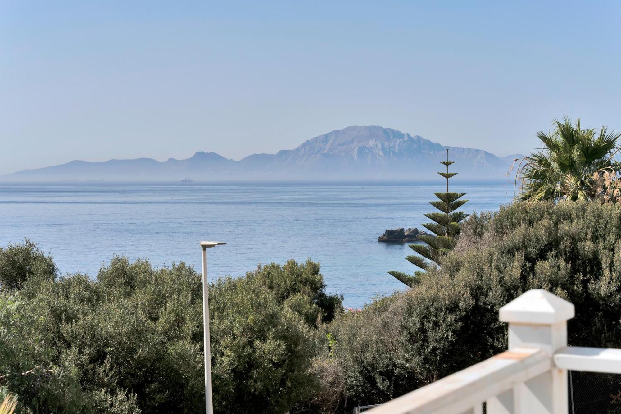 Increible Villa De Madera Con Vistas Al Mar 阿尔赫西拉斯 外观 照片