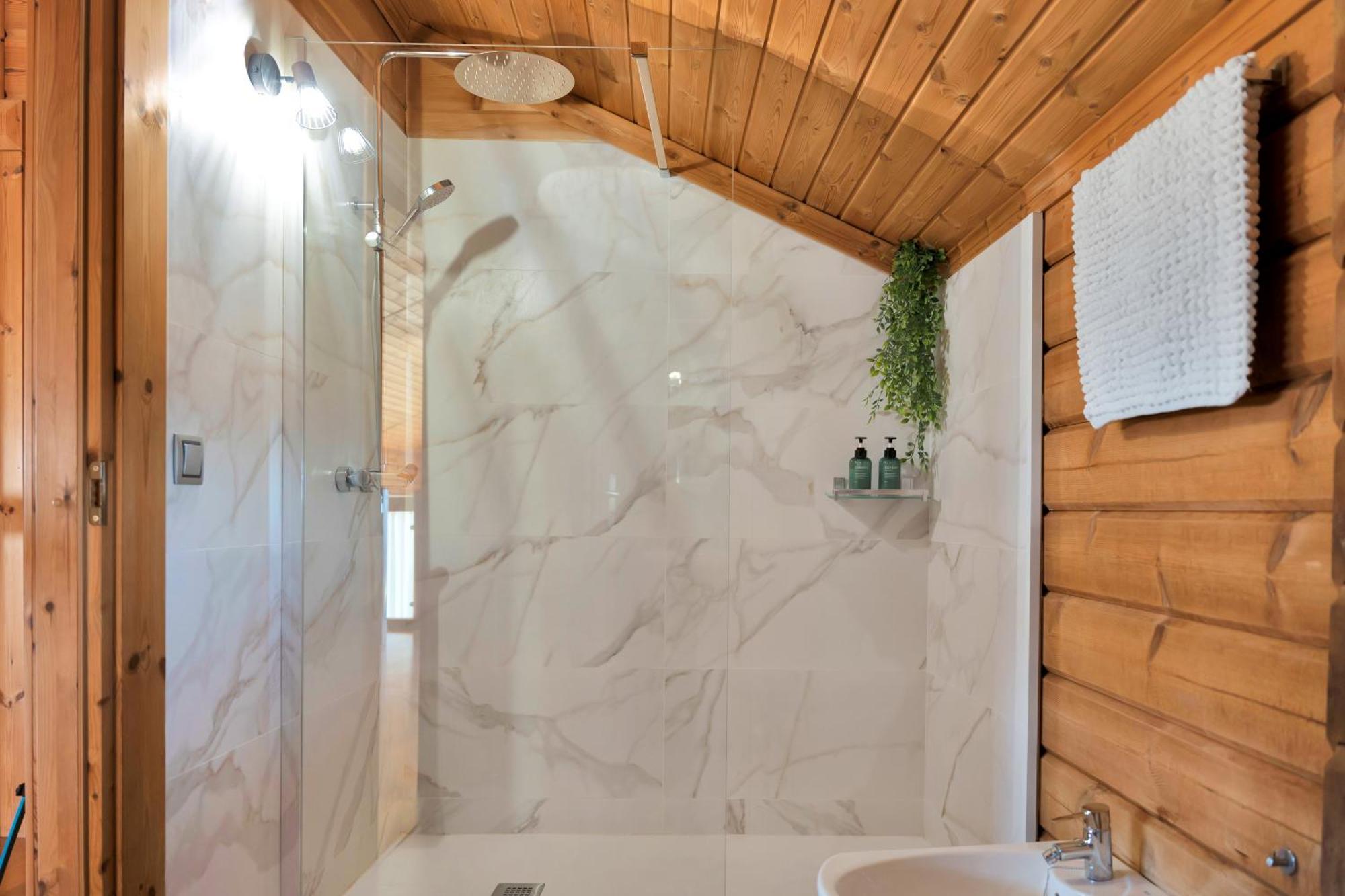 Increible Villa De Madera Con Vistas Al Mar 阿尔赫西拉斯 外观 照片
